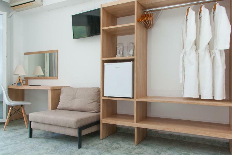 Calma Beach Hotel スタブロス エクステリア 写真